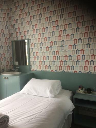 Hostal Sandcliff Guest House