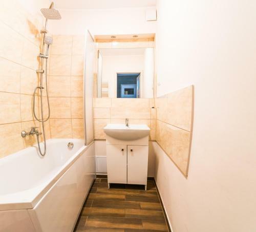 Comfortable Apartament 2-10 Persons/ City Centre