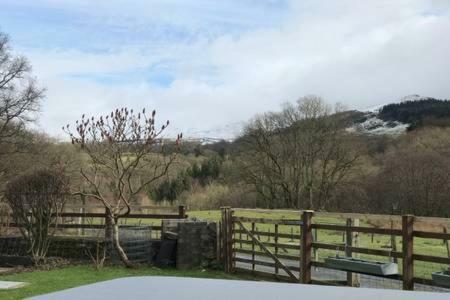 Bwythynod Helmau Cottages