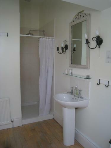 Shola Coach House B&B