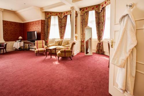 Best Western Plus Grim's Dyke Hotel