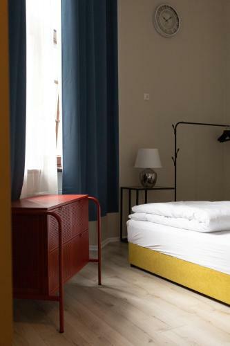 Quantum Hostel