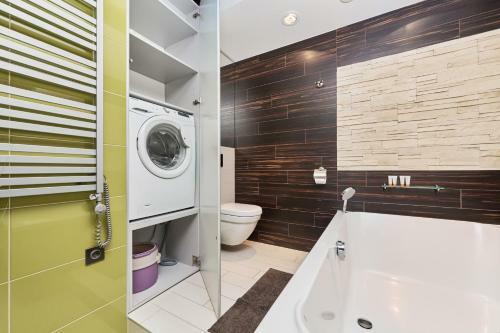 Luxurious Apartments Walonska By Renters
