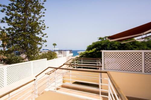 Deluxe Apartment. 50 Meters Beach