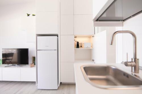 Deluxe Apartment. 50 Meters Beach