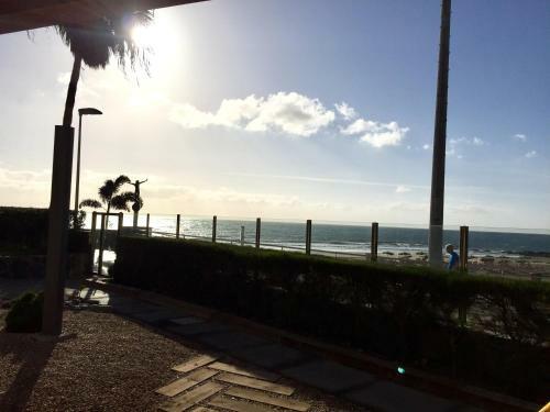Beach Front Apartment Los Papagayos