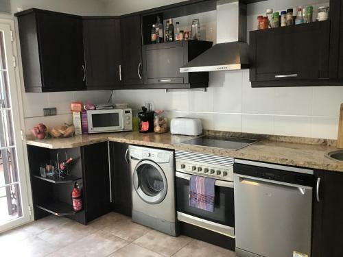 Bed & Breakfast Double Room With Shared Bathroom And Shared Communal Areas R4