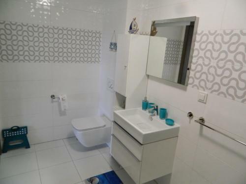 5 M�rz Apartament Adam I Ewa