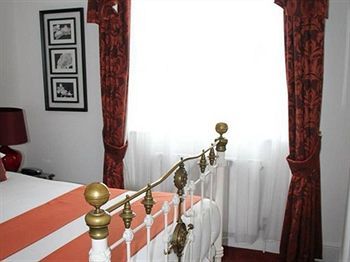 Canterbury Hotel