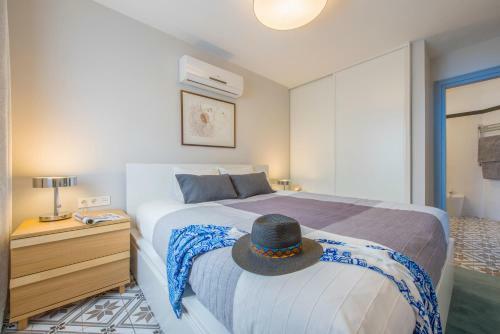 Modern, Bright And Welcoming Oceanfront Apartment