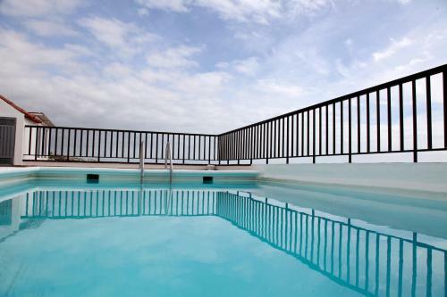 Los Angeles 3 Bed Apartment With Pool