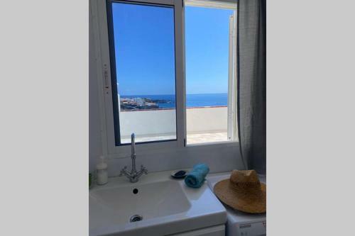 Large 150 M2 Apartment, Nice View And Location !