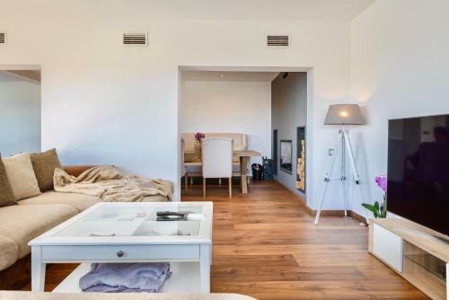 Villa In Platja D Aro, Sea & Mountain Views, Pool ,18 Guests