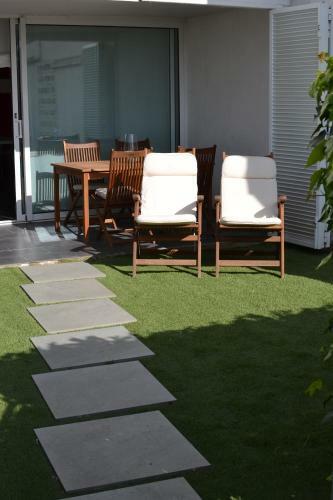 Bonito Apartamento Con Jard�n