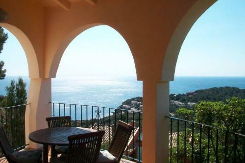 Villa Sea Views & Private Pool In Begur, Costa Brava.