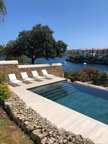 Splendide Villa Les Pieds Dans L'eau Dans La Baie de Mahon