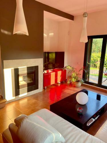 Agradable Y Tranquila Casa Con Piscina