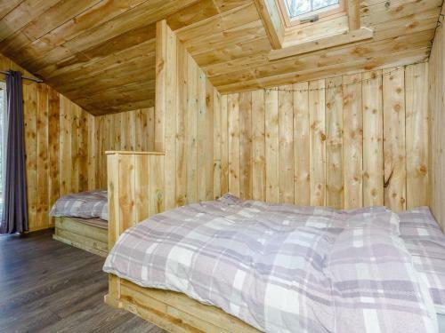 Rowan Cabin - Uk31197