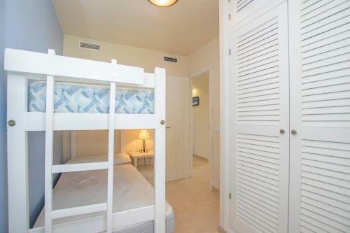Cheap & Chic Apartamento En Son Bou de 3 Dormitorios