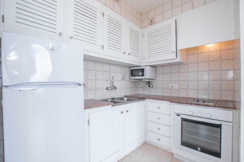 Cheap & Chic Apartamento En Son Bou de 3 Dormitorios