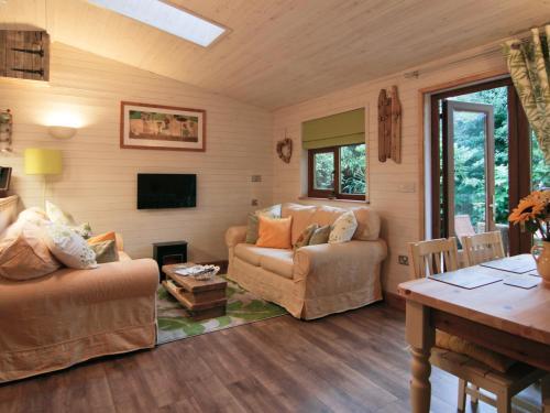Lakeside Lodge