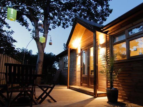 Lakeside Lodge