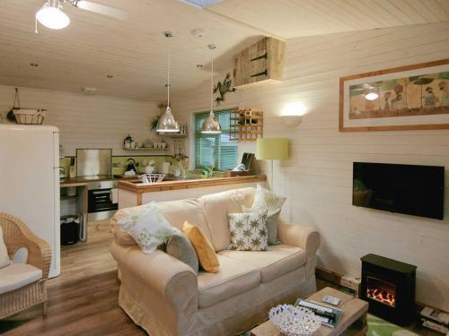 Lakeside Lodge