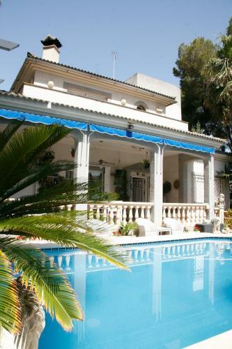 Villa Matias Pool And Beach