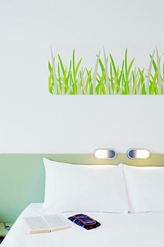 Hotel Ibis Budget Warrington Lymm Services