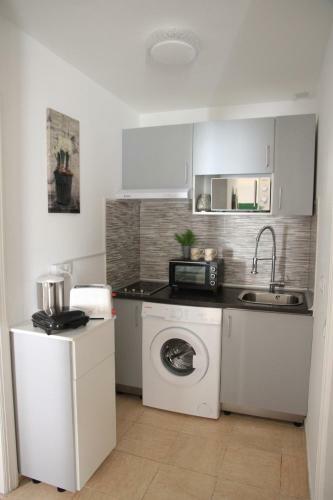 Castillo Holiday Apartment- Puerta Del Sol 245