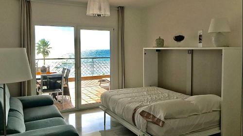 Mi Capricho B16 Beachfront Apartment
