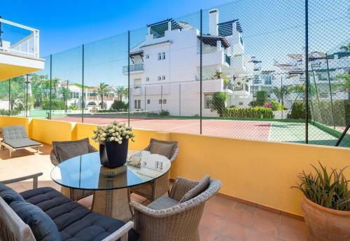 Luxury Front Line Beach Apartment