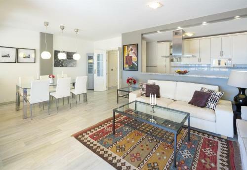 Luxury Front Line Beach Apartment