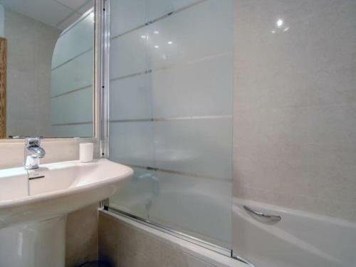 15 Sunny Apartment, Terrace, Wifi!