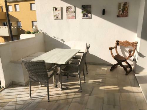 Lets In The Sun Arruzafa Playa Apartment