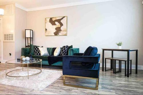 Luxury Keyless Smart Apartment W/indoor Fireplace