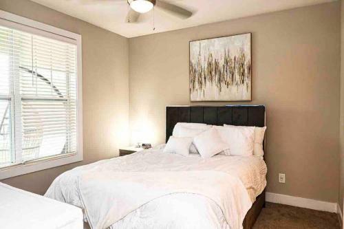 Luxury Keyless Smart Apartment W/indoor Fireplace