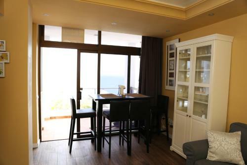 Apartamento Avenida de La Cornisa 11