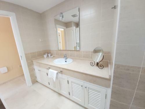 Spacious Apartment With Jacuzzi And Pool Access