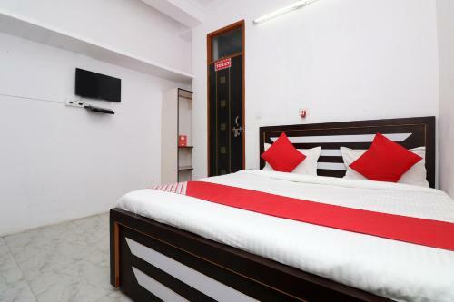 Hotel Oyo 18395 Star Palace
