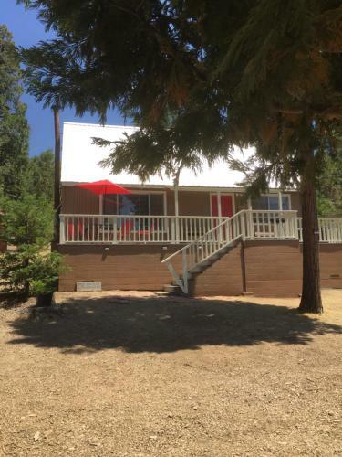 Acorn Rd Cabin With Mountain Views
