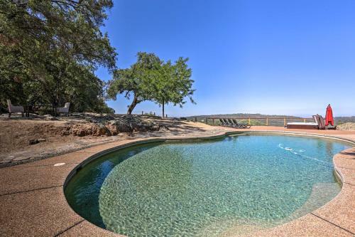 Luxe Auburn Hideaway With Tennis Court And Views!