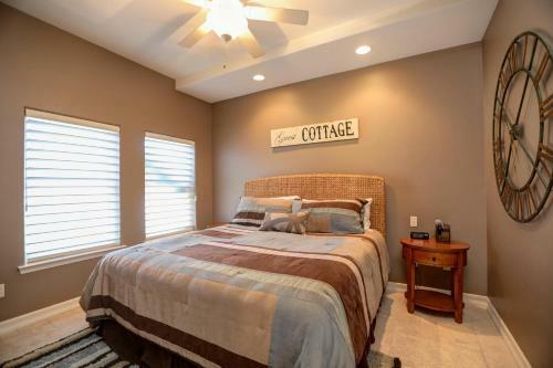 Beach Front In Avila - 370frnt
