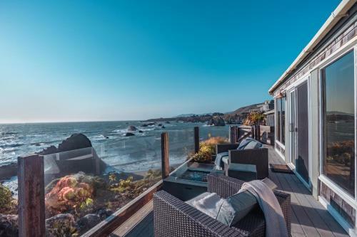 Seamist Beach Cottage, Private Beach & Ocean Views