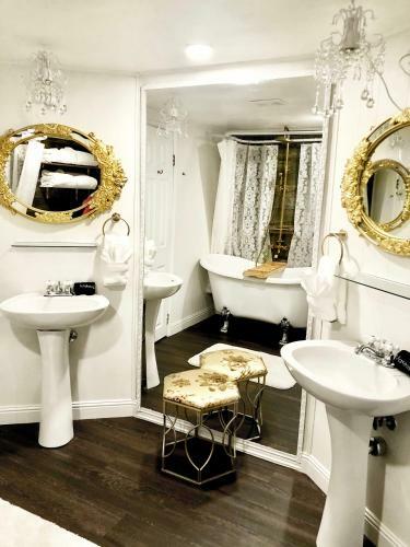 Old Hollywood Lodge-pets, Hottub-sauna, Speakeasy!