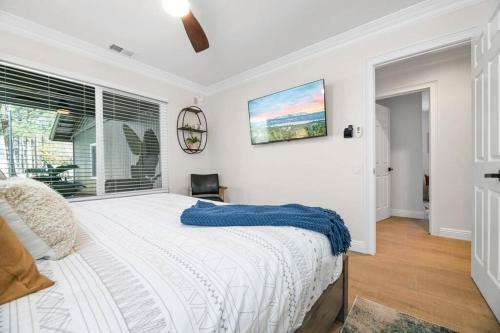 Modern Split Level Cabin -hot Tub & Game Room