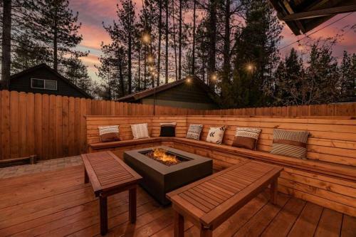 Modern Split Level Cabin -hot Tub & Game Room