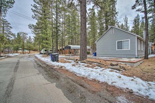 All-season Big Bear Home With Stone Fireplace!