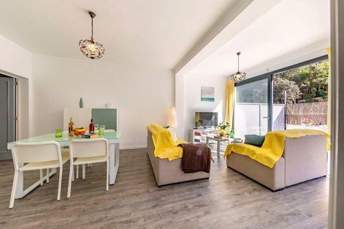 Modesto Apartment B