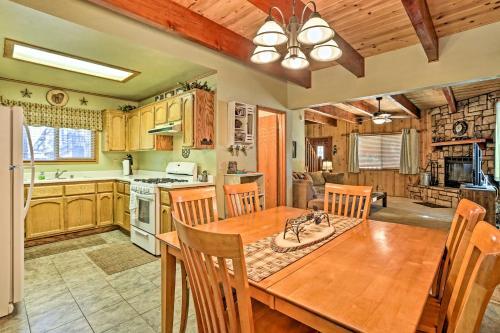 Homely Pet-friendly Abode, 3 Mi To Skiing!